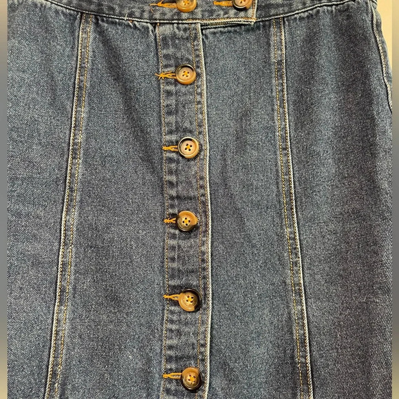 Forever 21 Denim Button-Front Skirt - Small - Picture 2 of 5